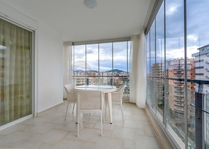 مساحة واسعة -طابق مرتفع - شقة غرفتين وصالة مفروشة -ضمن مجمع في مهموتلار / الانيا 