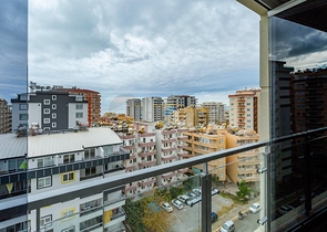 مساحة واسعة -طابق مرتفع - شقة غرفتين وصالة مفروشة -ضمن مجمع في مهموتلار / الانيا 