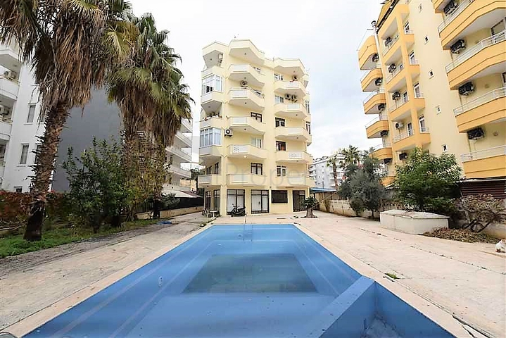 50 متر من البحر - شقة غرفة وصالة - في منطقة توسمور المركزية / الانيا 