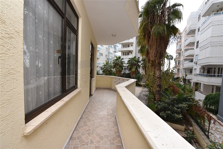 50 متر من البحر - شقة غرفة وصالة - في منطقة توسمور المركزية / الانيا 