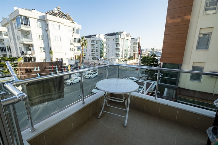 شقه 2 + 1 مفروشه في ليمان كونيالتي 600 م علي البحر