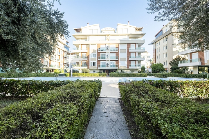 شقه 2 + 1 مفروشه في ليمان كونيالتي 600 م علي البحر