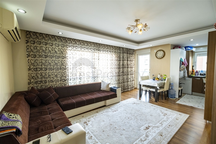 شقه 2 + 1 مفروشه في ليمان كونيالتي 600 م علي البحر