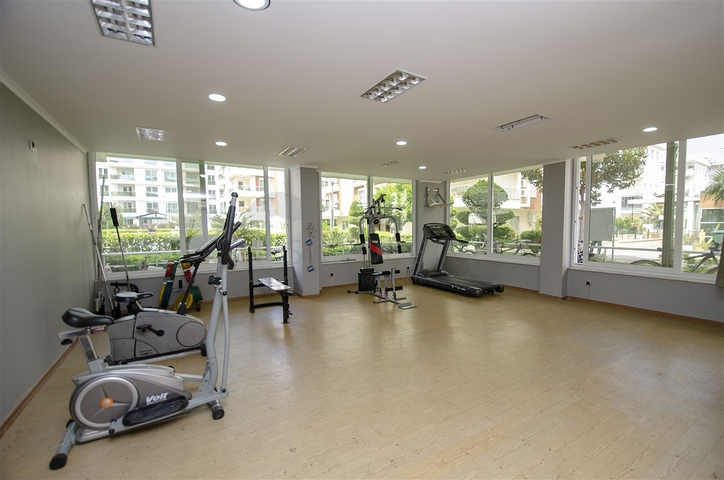 شقه 2 + 1 مفروشه في ليمان كونيالتي 600 م علي البحر