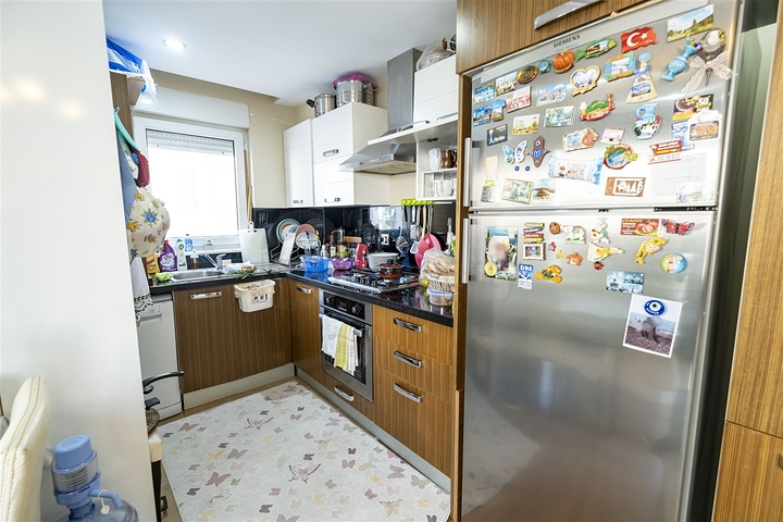 شقه 2 + 1 مفروشه في ليمان كونيالتي 600 م علي البحر