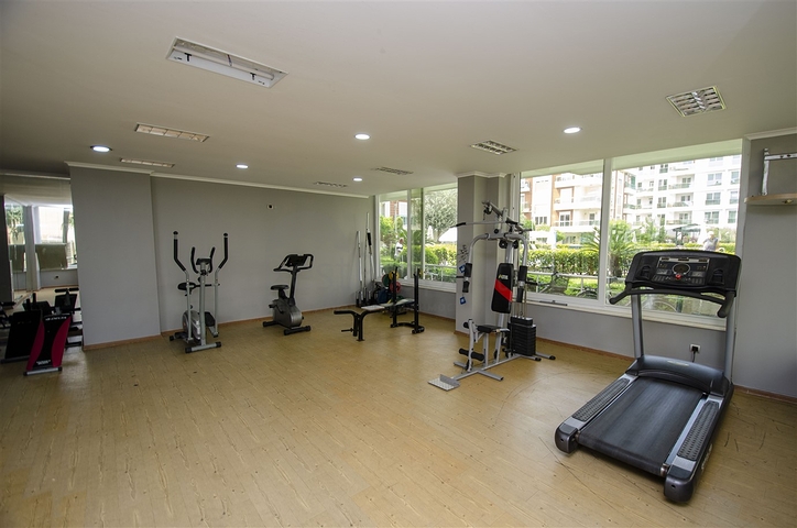 شقه 2 + 1 مفروشه في ليمان كونيالتي 600 م علي البحر