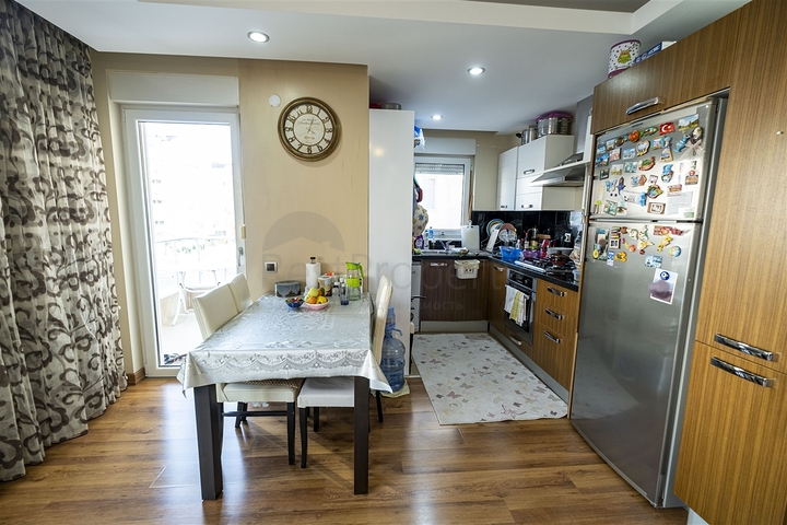 شقه 2 + 1 مفروشه في ليمان كونيالتي 600 م علي البحر