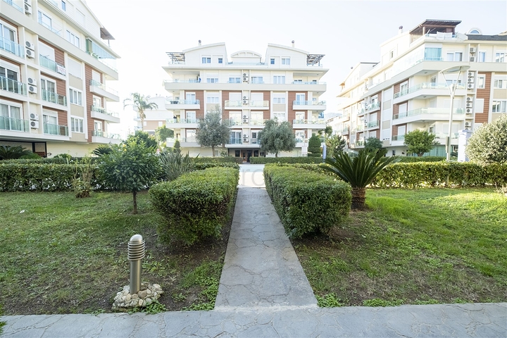 شقه 2 + 1 مفروشه في ليمان كونيالتي 600 م علي البحر