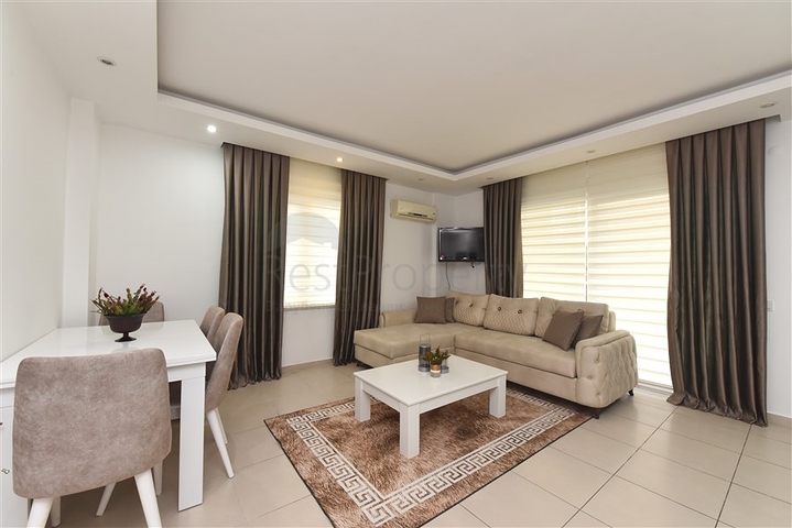 في مركز المدينة - شقة مؤثثة -غرفة وصالة - الانيا 