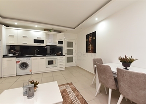 في مركز المدينة - شقة مؤثثة -غرفة وصالة - الانيا 