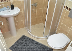 شقة غرفتين وصالة -مفروشة -قريبة من البحر والخدمات -في مهموتلار / الانيا 