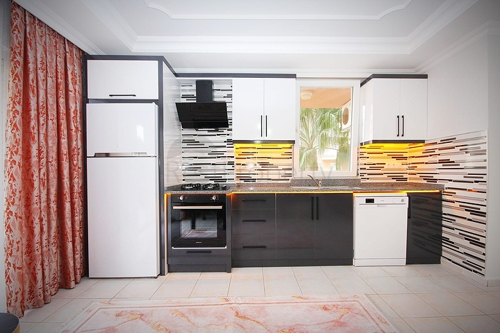 شقة 2 غرفتين وصالة - مفروشة -ضمن مجمع سكني - في منطقة توسمور المركزية / الانيا 