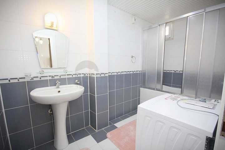 شقة 2 غرفتين وصالة - مفروشة -ضمن مجمع سكني - في منطقة توسمور المركزية / الانيا 