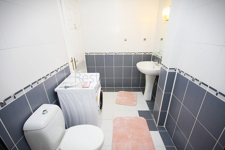 شقة 2 غرفتين وصالة - مفروشة -ضمن مجمع سكني - في منطقة توسمور المركزية / الانيا 