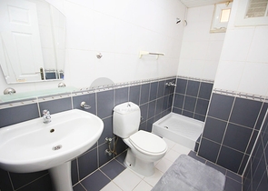 شقة 2 غرفتين وصالة - مفروشة -ضمن مجمع سكني - في منطقة توسمور المركزية / الانيا 