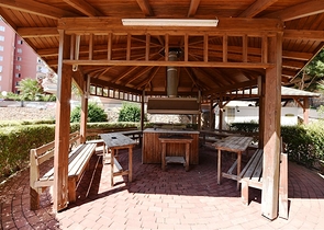 شقة 2 غرفتين وصالة - مفروشة -ضمن مجمع سكني - في منطقة توسمور المركزية / الانيا 