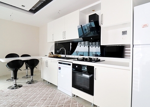 اطلالة بحر مباشرة - شقة طابق مرتفع - ضمن مجمع فاخر - في مهموتلار / الانيا 