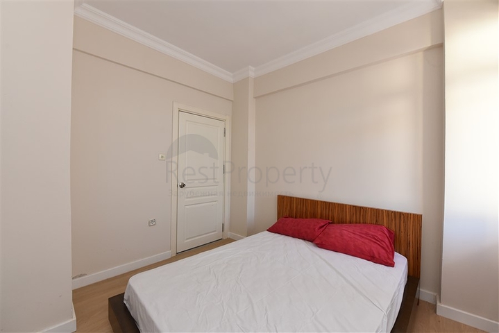 موقع مميز - شقة غرفة وصالة مفروشة - بسعر منافس -في مركز مدينة الانيا 