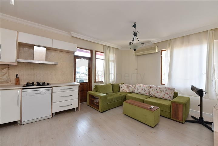 موقع مميز - شقة غرفة وصالة مفروشة - بسعر منافس -في مركز مدينة الانيا 