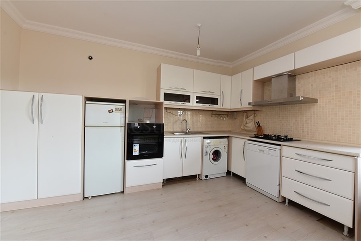 موقع مميز - شقة غرفة وصالة مفروشة - بسعر منافس -في مركز مدينة الانيا 