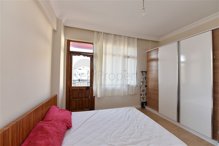 موقع مميز - شقة غرفة وصالة مفروشة - بسعر منافس -في مركز مدينة الانيا 