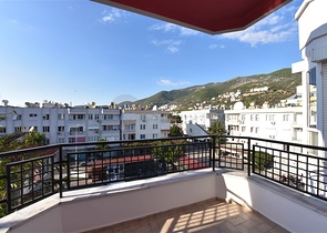 موقع مميز - شقة غرفة وصالة مفروشة - بسعر منافس -في مركز مدينة الانيا 