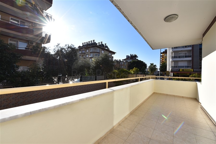 شقة غرفة وصالة -مفروشة -قريب من البحر والخدمات -في منطقة اوبا / الانيا 