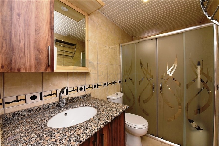 شقة غرفة وصالة -مفروشة -قريب من البحر والخدمات -في منطقة اوبا / الانيا 