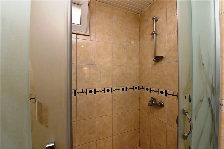 شقة غرفة وصالة -مفروشة -قريب من البحر والخدمات -في منطقة اوبا / الانيا 