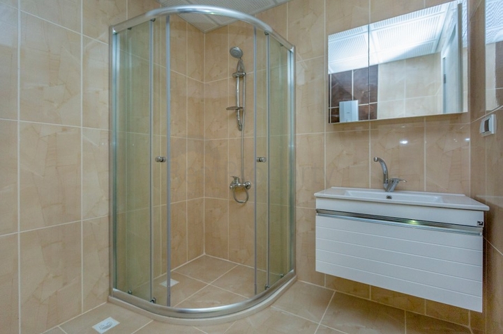 شقة 2 غرفة وصالة -ضمن مجمع سكني حديث -في توسمور / الانيا 