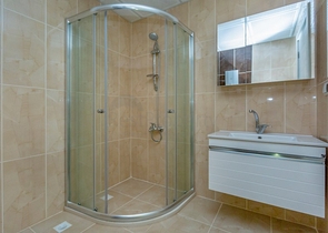 شقة 2 غرفة وصالة -ضمن مجمع سكني حديث -في توسمور / الانيا 