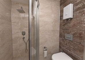 شقة 1+1 - مفروشة - ضمن مجمع قريب من البحر - في كاستل / الانيا 