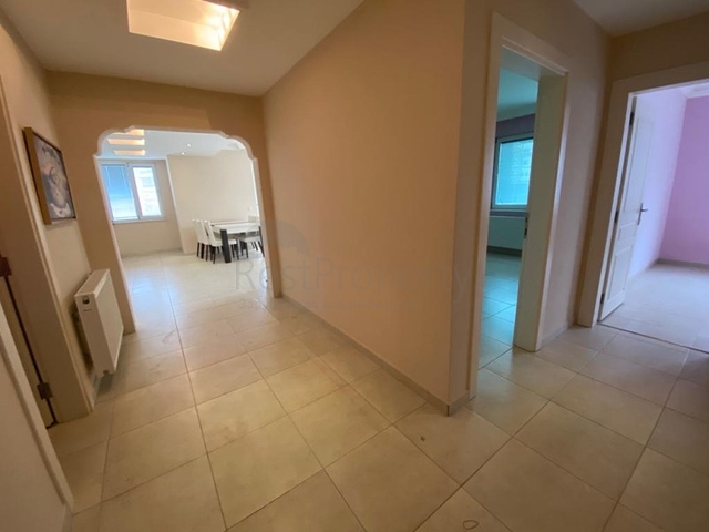 شقة 2 غرفة وصالة -قريبة من البحر -ضمن مجمع في توسمور / الانيا 