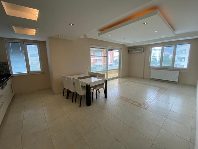 شقة 2 غرفة وصالة -قريبة من البحر -ضمن مجمع في توسمور / الانيا 