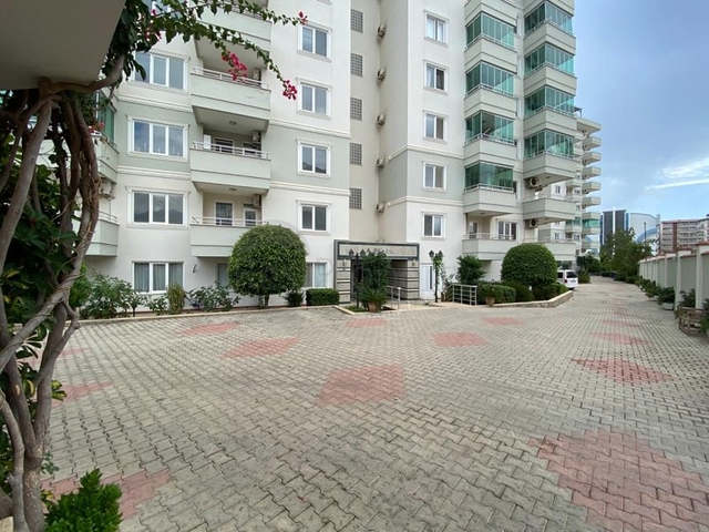 شقة 2 غرفة وصالة -قريبة من البحر -ضمن مجمع في توسمور / الانيا 