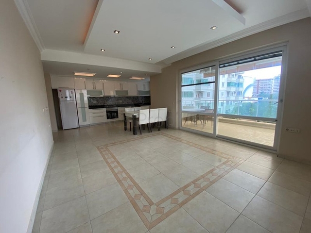 شقة 2 غرفة وصالة -قريبة من البحر -ضمن مجمع في توسمور / الانيا 