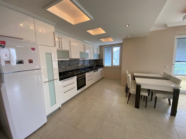 شقة 2 غرفة وصالة -قريبة من البحر -ضمن مجمع في توسمور / الانيا 