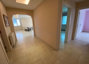 شقة 2 غرفة وصالة -قريبة من البحر -ضمن مجمع في توسمور / الانيا 