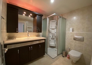 شقة 2 غرفة وصالة -قريبة من البحر -ضمن مجمع في توسمور / الانيا 