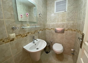 شقة 2 غرفة وصالة -قريبة من البحر -ضمن مجمع في توسمور / الانيا 