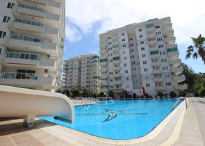 شقة 2 غرفة وصالة -قريبة من البحر -ضمن مجمع في توسمور / الانيا 