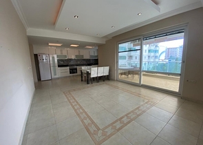 شقة 2 غرفة وصالة -قريبة من البحر -ضمن مجمع في توسمور / الانيا 