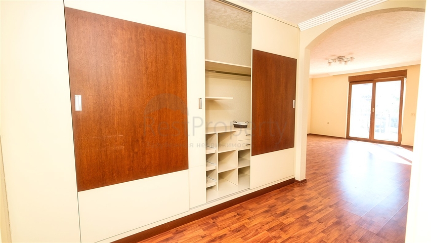 بنتهاوس من 4 غرف نوم 200 متر من شواطئ كونيالتي