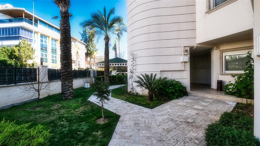 بنتهاوس من 4 غرف نوم 200 متر من شواطئ كونيالتي