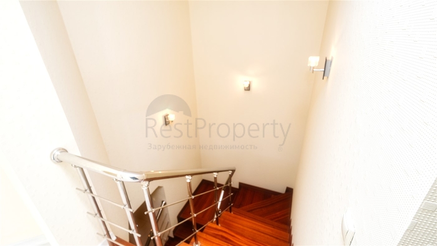 بنتهاوس من 4 غرف نوم 200 متر من شواطئ كونيالتي