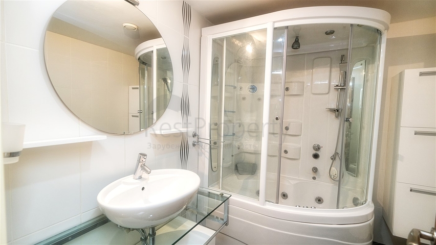 بنتهاوس من 4 غرف نوم 200 متر من شواطئ كونيالتي