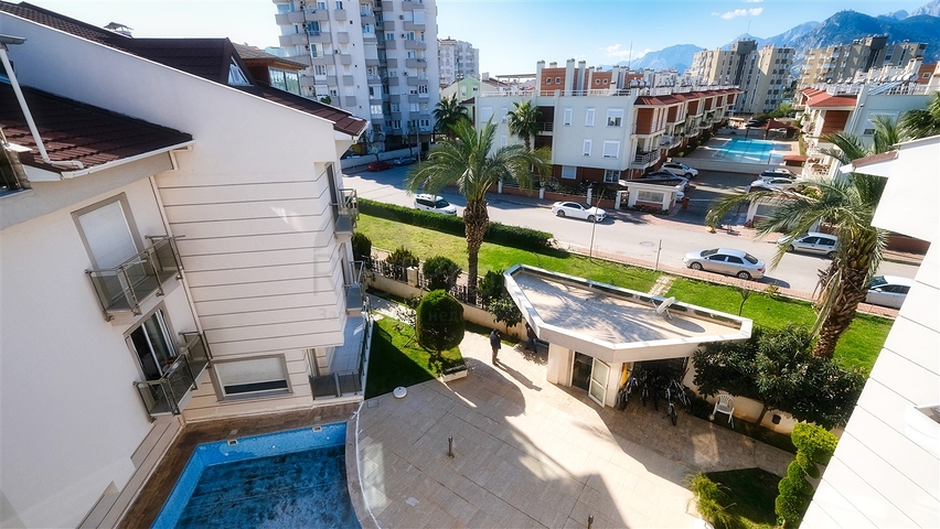 بنتهاوس من 4 غرف نوم 200 متر من شواطئ كونيالتي