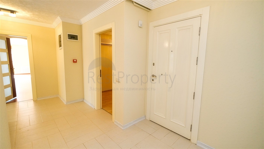 بنتهاوس من 4 غرف نوم 200 متر من شواطئ كونيالتي