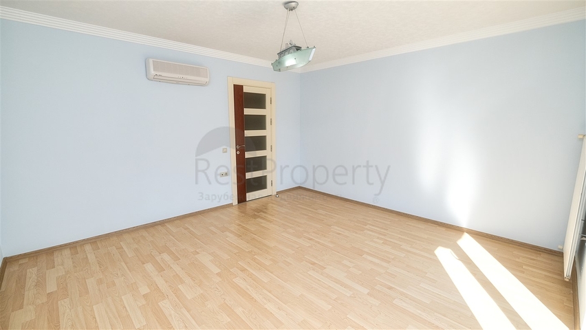 بنتهاوس من 4 غرف نوم 200 متر من شواطئ كونيالتي