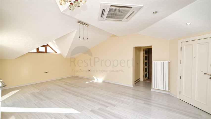 بنتهاوس من 4 غرف نوم 200 متر من شواطئ كونيالتي